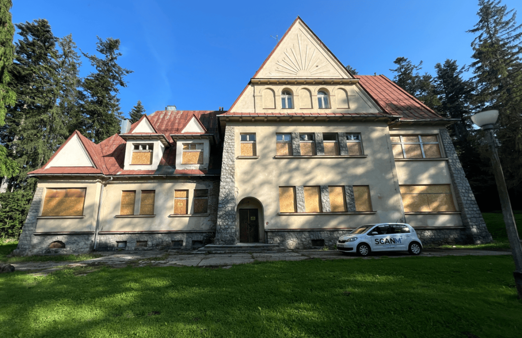 Laser 3D Scanning for Abandoned House Restoration