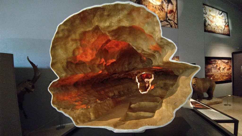 3D-Laserscanning-Prozess zur Bewahrung der prähistorischen Kunst der Höhle von Lascaux für virtuelle Erkundungen.