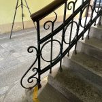 Model 3D historycznego holu o wysokiej precyzji przedstawiający zdobione balustrady i kopulasty sufit.