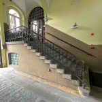 Model 3D historycznego holu o wysokiej precyzji przedstawiający zdobione balustrady i kopulasty sufit.