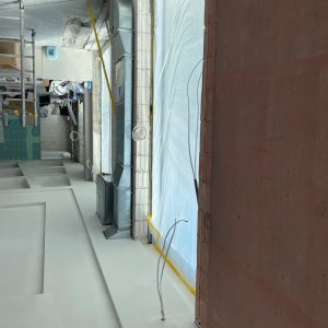 Widok wnętrza lokalu usługowego w Yacht Park podczas inwentaryzacji 3D